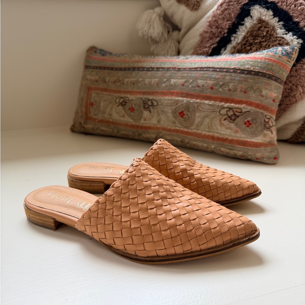 Mi.iM woven pointed toe mules - 6.5